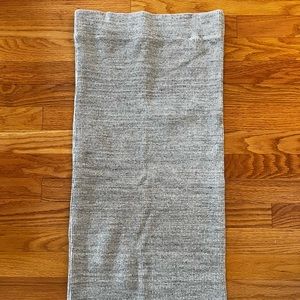 Pencil stretch skirt.